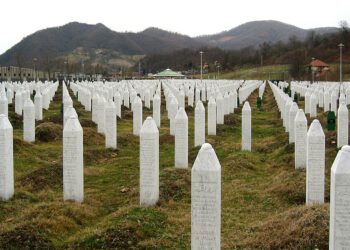 Der Völkermord von Srebrenica: Eine Chronologie des Versagens