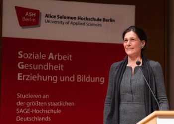 Weil sie Anti-Genozid Protestierende vor Polizei schützte: Mitarbeitende der Alice-Salomon-Hochschule in Berlin stellen sich hinter Hochschul-Präsidentin