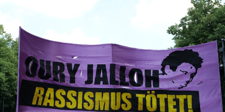 Verbrannt und getötet in einer Polizeizelle - Oury Jalloh