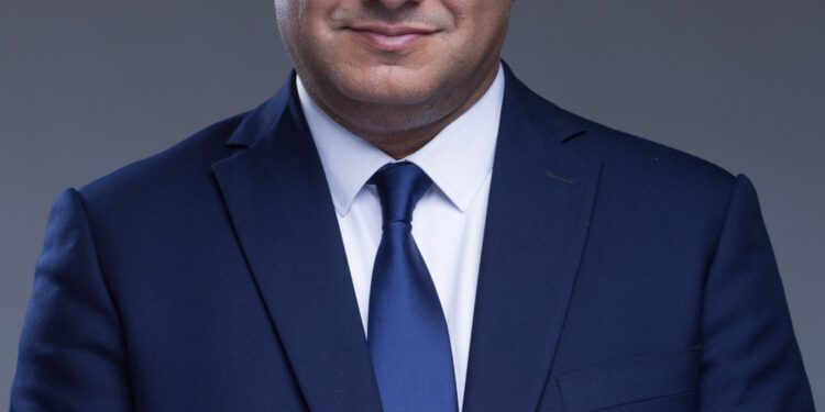 "Zerstören, zerschmettern, abholzen, auslöschen, zermalmen, zertrümmern, verbrennen, grausam sein, bestrafen, ruinieren, zermalmen. zerstören!"