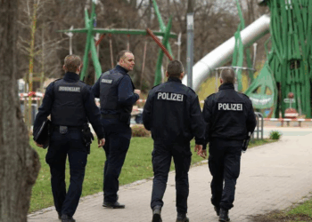 Magdeburg: Islamhasser rast auf Spielplatz in Gruppe arabischer Kinder