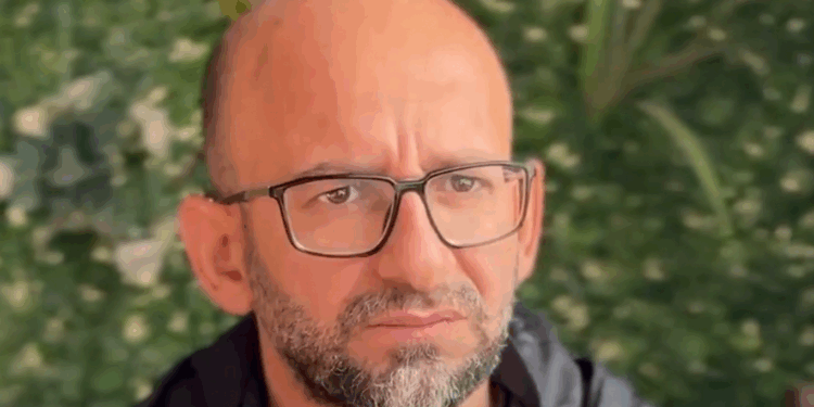 Der palästinensische Journalist Sami Al-Saai berichtet gegenüber Middle East Eye über Folter und sexueller Gewalt in israelischer Gefangenschaft.