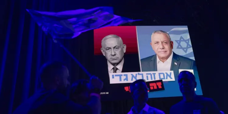 Netanyahu verliert die Wahl in Israel. Ein Überblick darüber, was das bedeutet. Bild: AP
