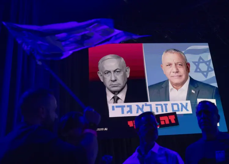 Netanyahu verliert die Wahl in Israel. Ein Überblick darüber, was das bedeutet. Bild: AP