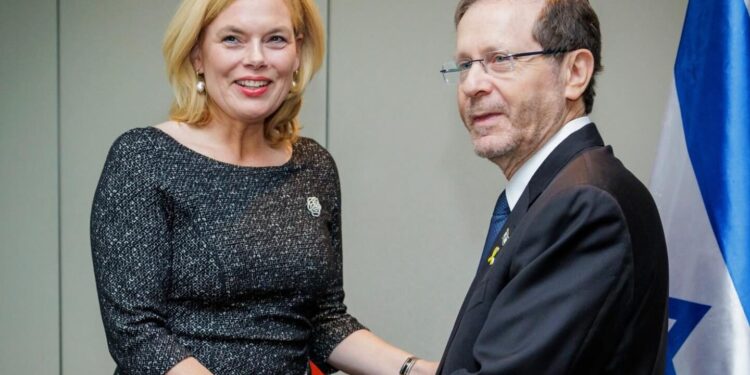 Wie stand Bundestagspräsidentin Julia Klöckner zum Genozid in Gaza?