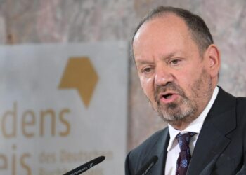 Der britisch-französische Völkerrechtler Philippe Sands nutzte seine Dankesrede für den Friedenspreis des Deutschen Buchhandels für eine Abrechnung mit Deutschlands Schweigen zu Israels Verbrechen an Palästinensern